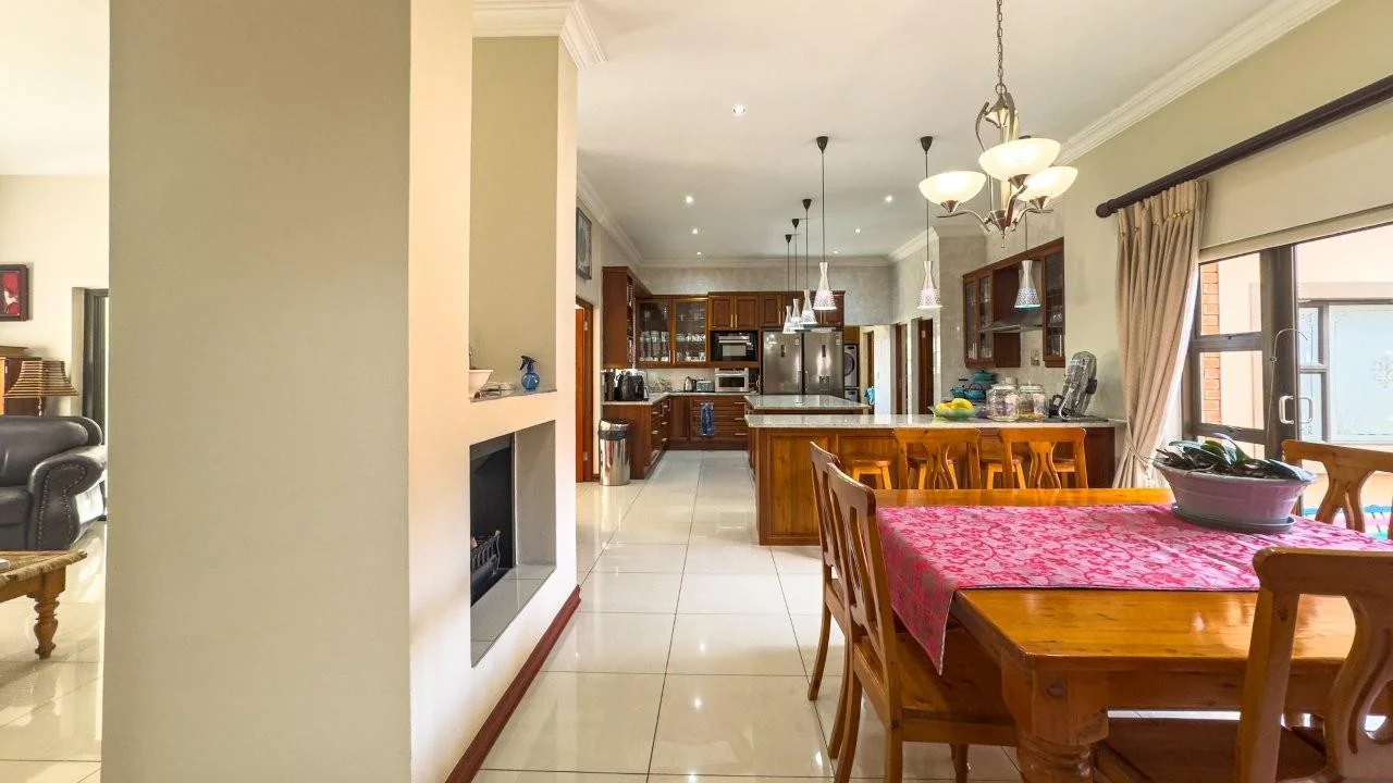 PRACTICAL DOUBLE LEVEL PROPERTY, SITUATED IN A PRIZED LOCATION OF MIDLANDS ESTATE