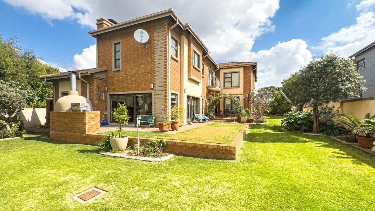 PRACTICAL DOUBLE LEVEL PROPERTY, SITUATED IN A PRIZED LOCATION OF MIDLANDS ESTATE