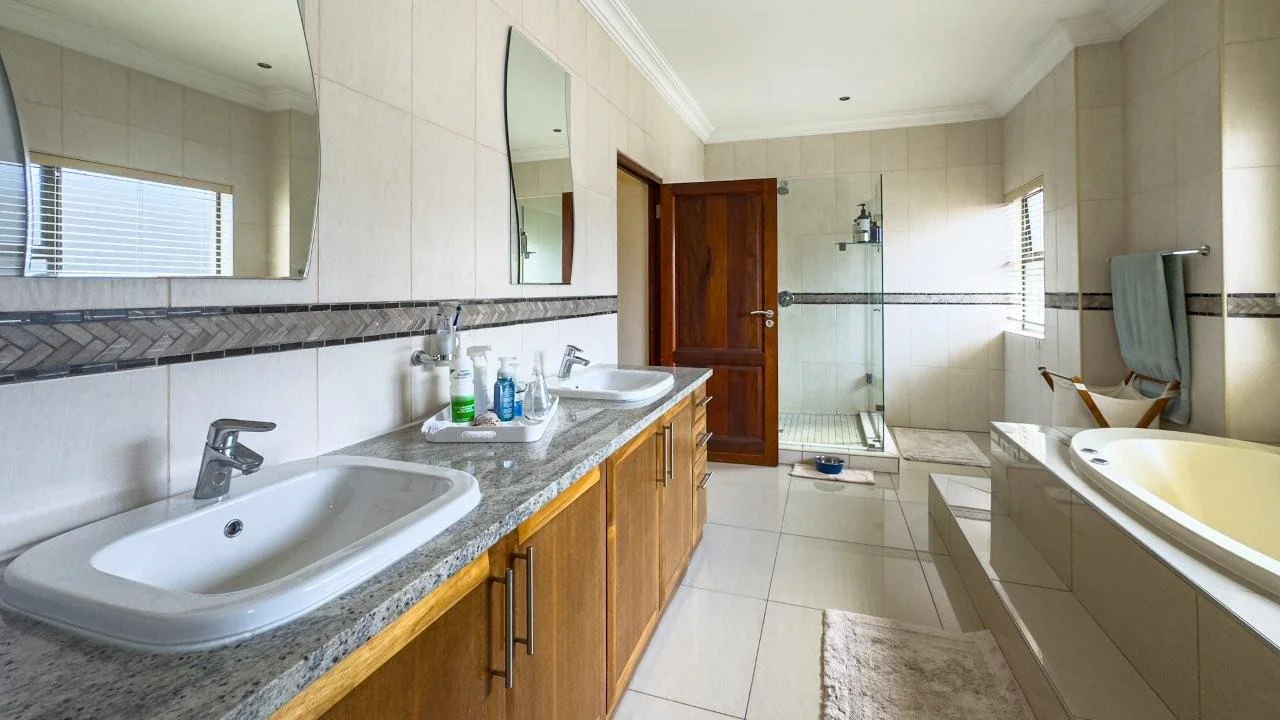 PRACTICAL DOUBLE LEVEL PROPERTY, SITUATED IN A PRIZED LOCATION OF MIDLANDS ESTATE