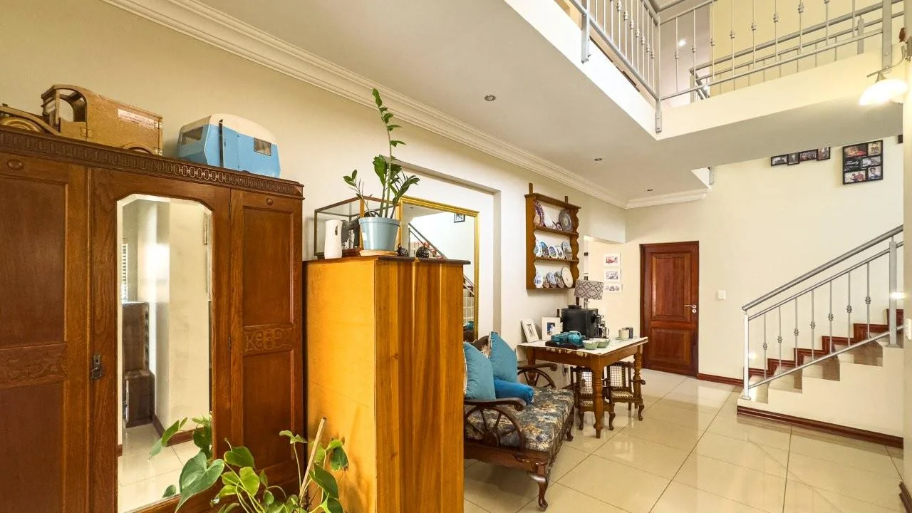 PRACTICAL DOUBLE LEVEL PROPERTY, SITUATED IN A PRIZED LOCATION OF MIDLANDS ESTATE