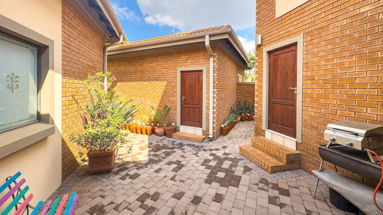 PRACTICAL DOUBLE LEVEL PROPERTY, SITUATED IN A PRIZED LOCATION OF MIDLANDS ESTATE