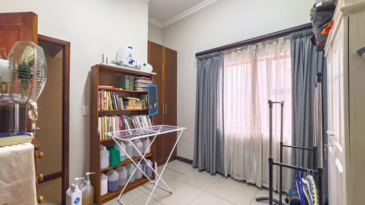 PRACTICAL DOUBLE LEVEL PROPERTY, SITUATED IN A PRIZED LOCATION OF MIDLANDS ESTATE