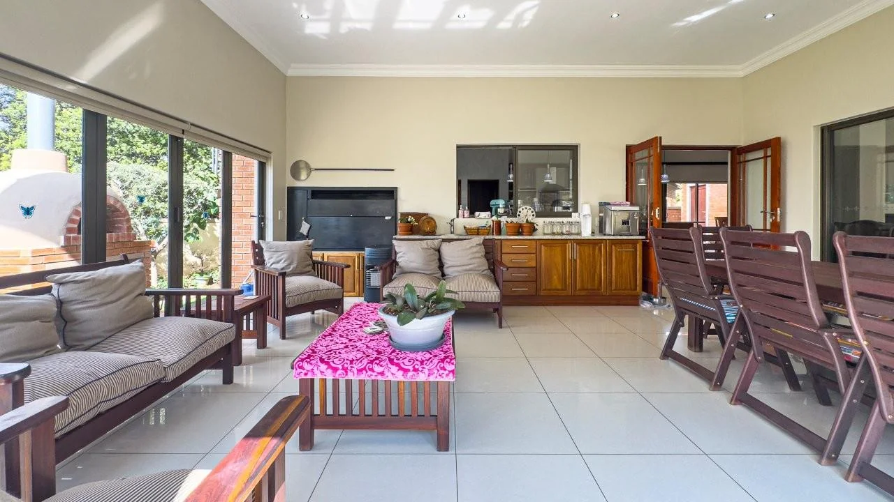 PRACTICAL DOUBLE LEVEL PROPERTY, SITUATED IN A PRIZED LOCATION OF MIDLANDS ESTATE