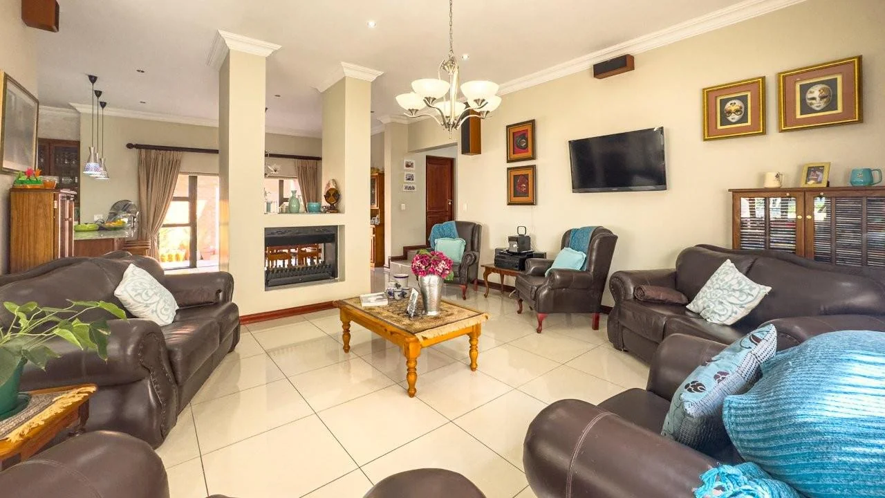 PRACTICAL DOUBLE LEVEL PROPERTY, SITUATED IN A PRIZED LOCATION OF MIDLANDS ESTATE