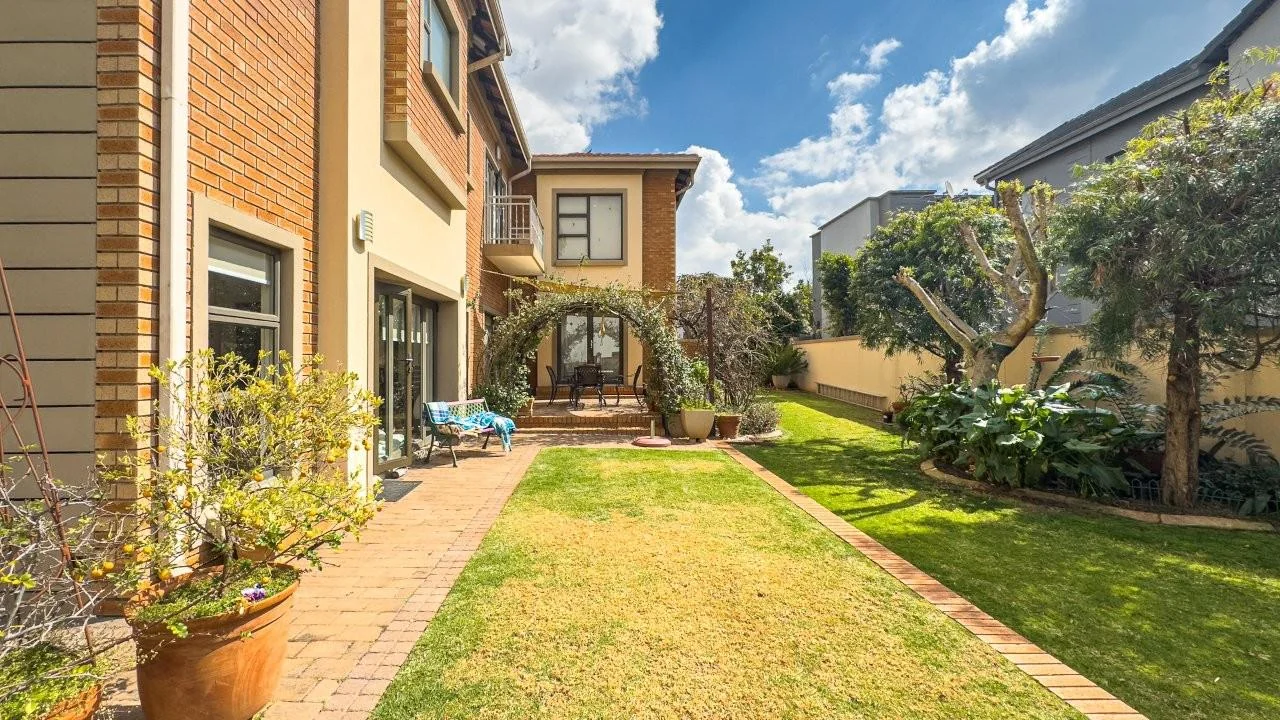 PRACTICAL DOUBLE LEVEL PROPERTY, SITUATED IN A PRIZED LOCATION OF MIDLANDS ESTATE