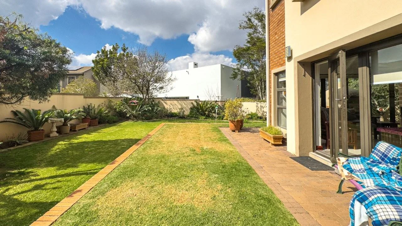 PRACTICAL DOUBLE LEVEL PROPERTY, SITUATED IN A PRIZED LOCATION OF MIDLANDS ESTATE