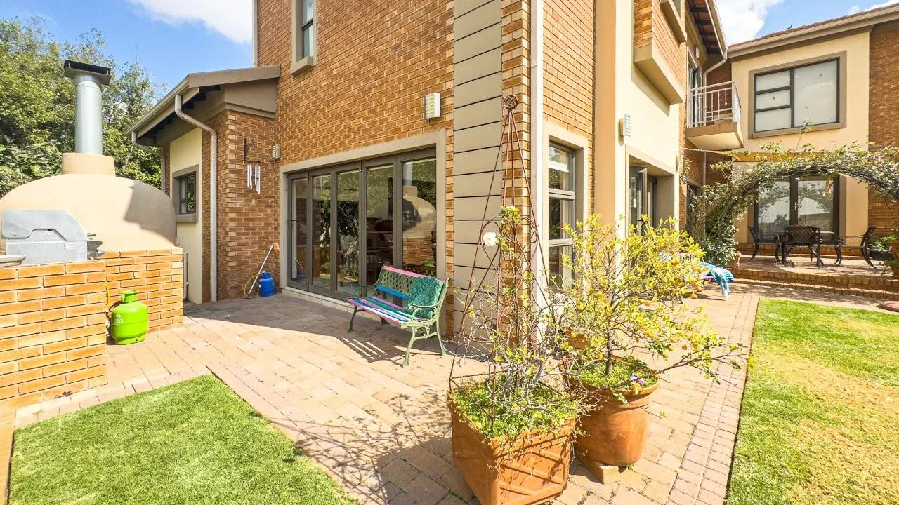 PRACTICAL DOUBLE LEVEL PROPERTY, SITUATED IN A PRIZED LOCATION OF MIDLANDS ESTATE