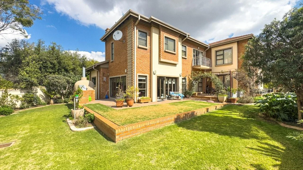 PRACTICAL DOUBLE LEVEL PROPERTY, SITUATED IN A PRIZED LOCATION OF MIDLANDS ESTATE