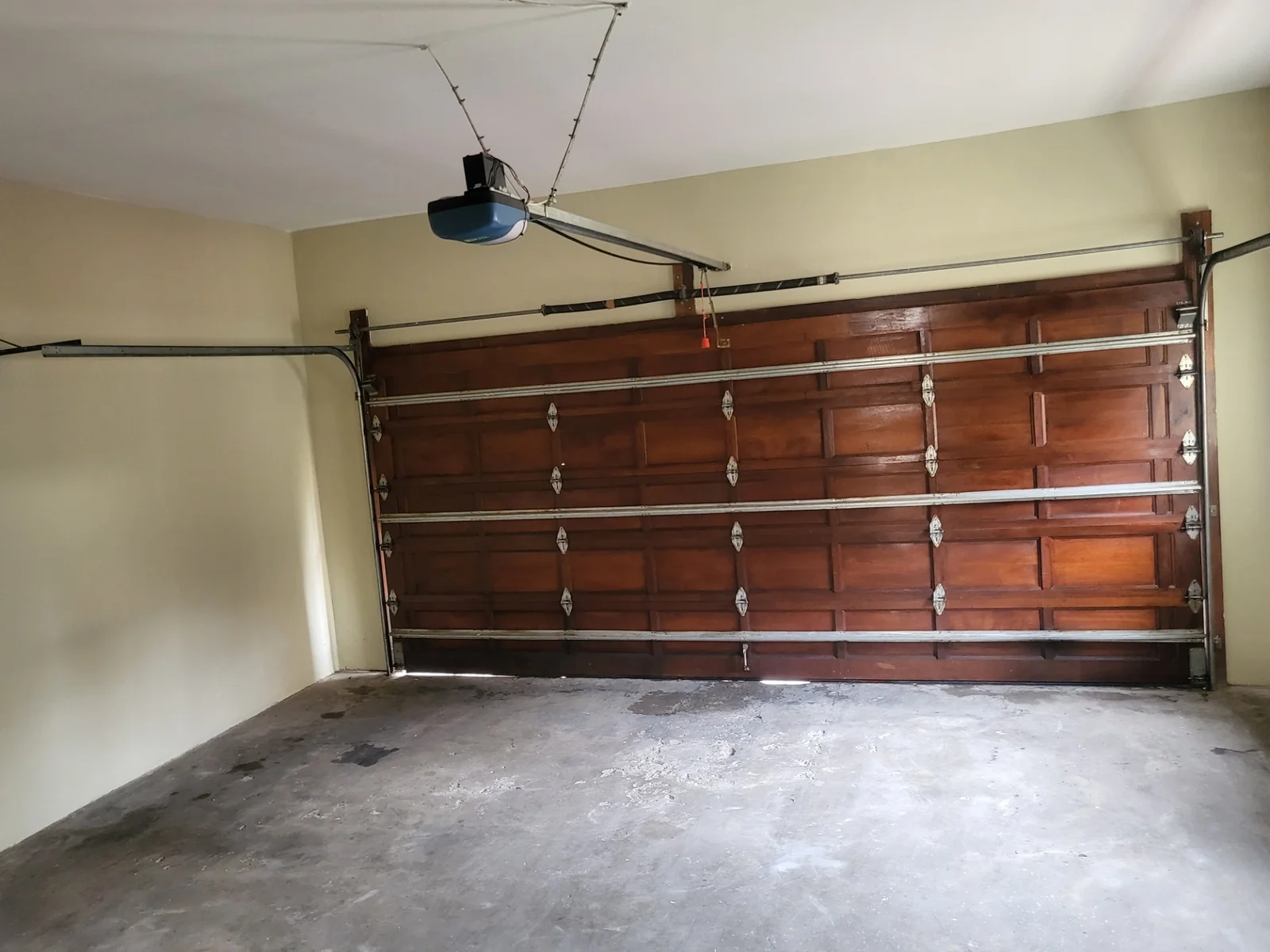 Upmarket townhouse for sale in Risiville at a bargain price!