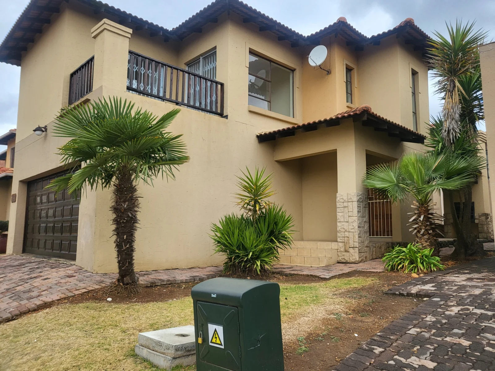 Upmarket townhouse for sale in Risiville at a bargain price!