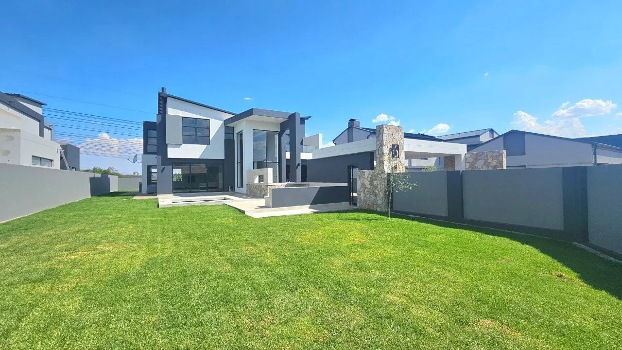 MIDSTREAM HEIGHTS !  THE  NEW LIFESTYLE ESTATE IN MIDSTREAM.