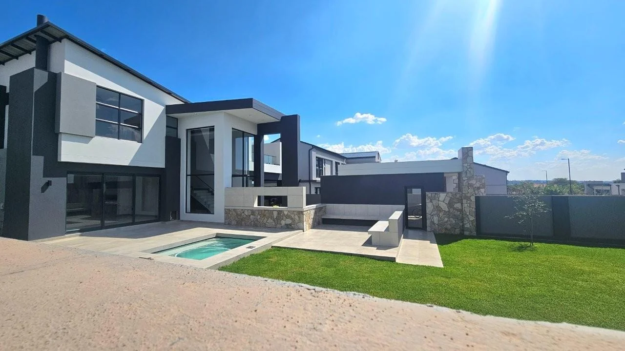 MIDSTREAM HEIGHTS !  THE  NEW LIFESTYLE ESTATE IN MIDSTREAM.