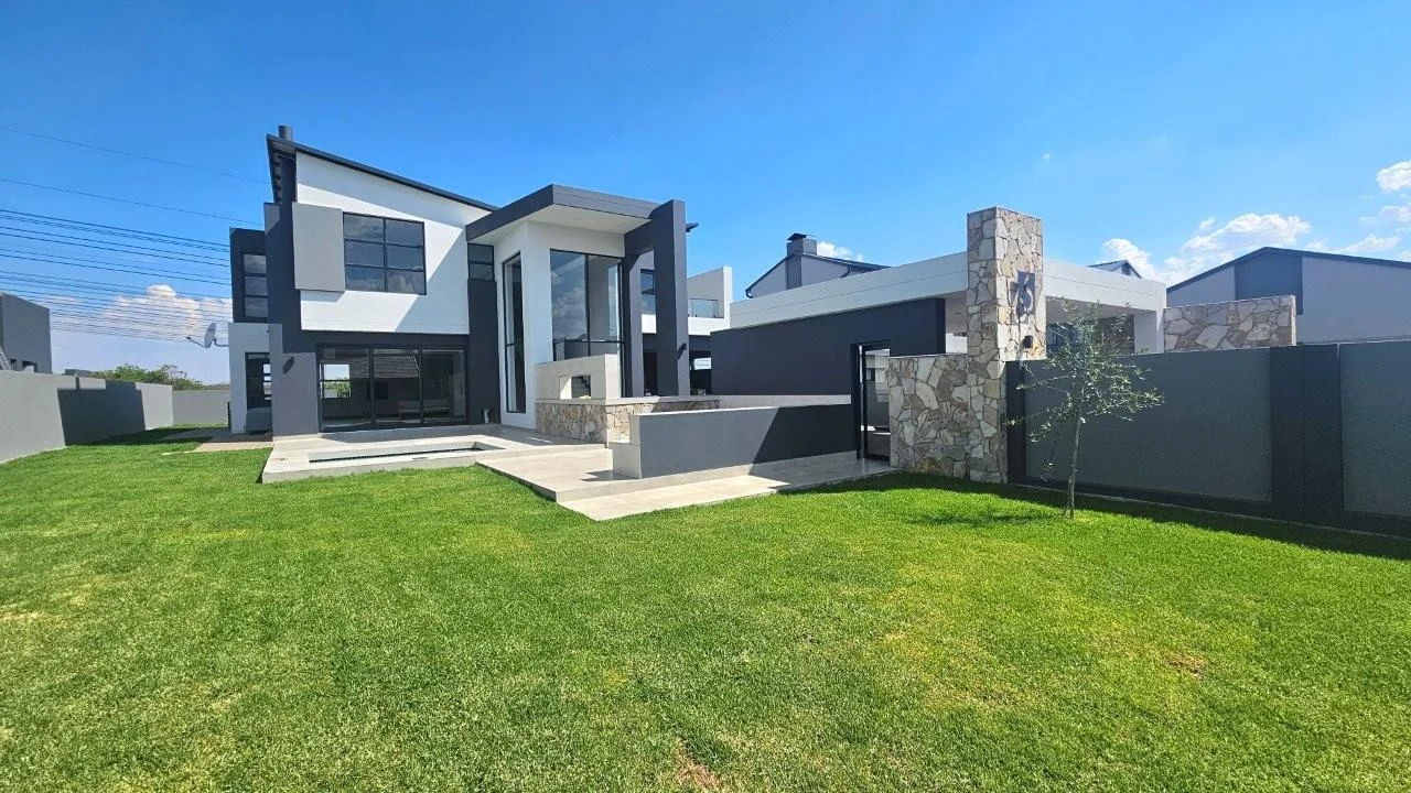 MIDSTREAM HEIGHTS !  THE  NEW LIFESTYLE ESTATE IN MIDSTREAM.