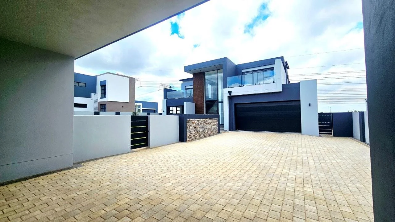 MIDSTREAM HEIGHTS !  THEMODERN,  UPMARKET LIFESTYLE ESTATE IN MIDSTREAM ESTATE.