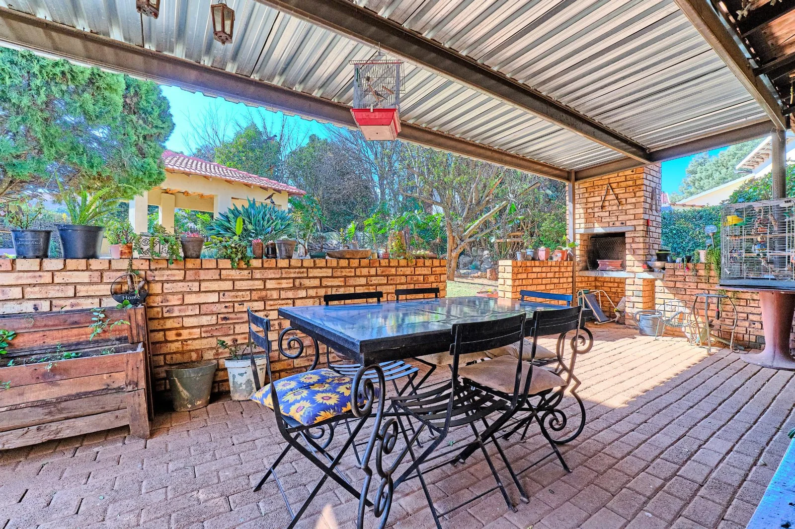 Charming 3 – 4 Bedroom Home with Flatlet Potential and Awesome Entertainment Area.