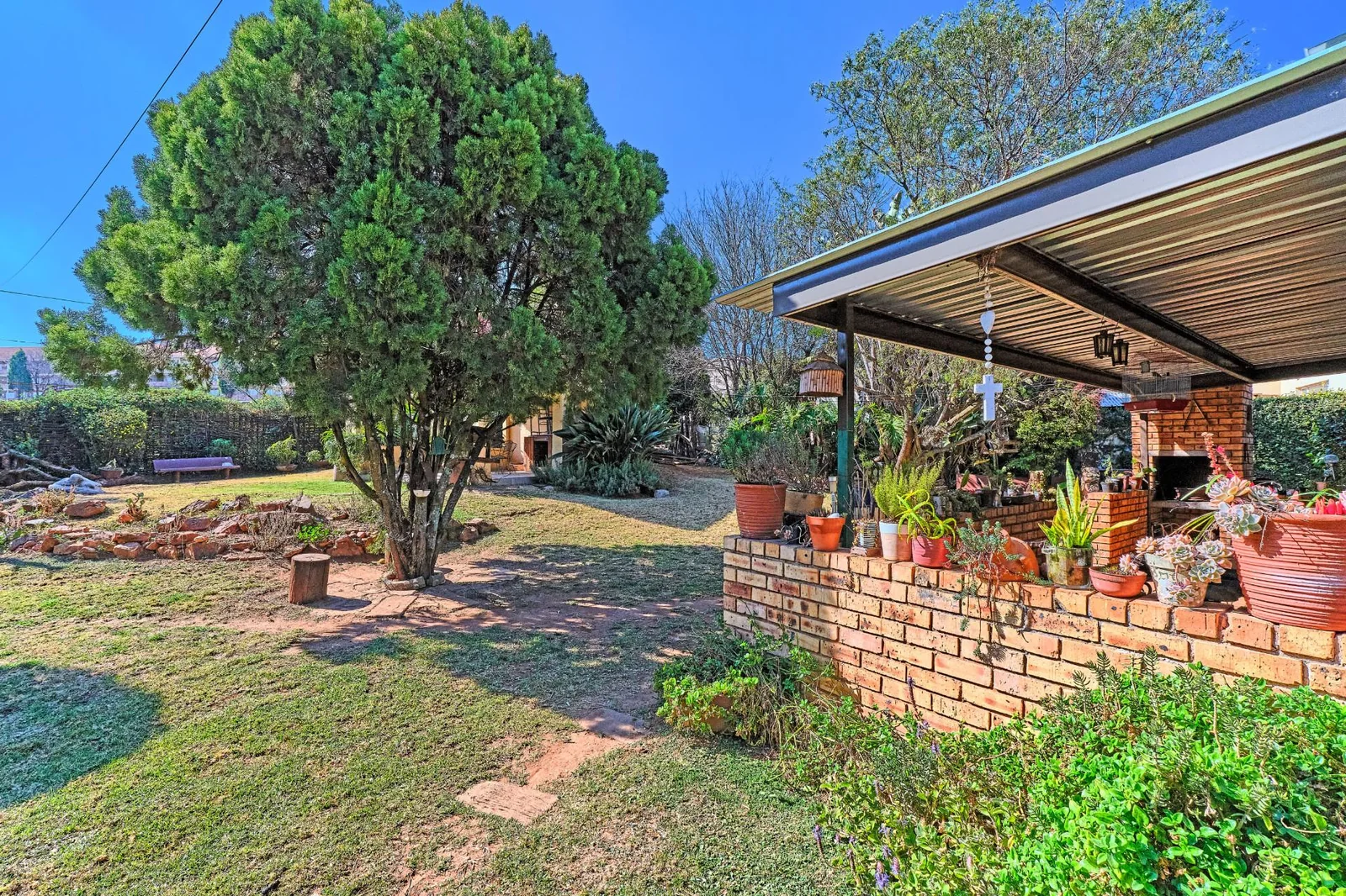Charming 3 – 4 Bedroom Home with Flatlet Potential and Awesome Entertainment Area.