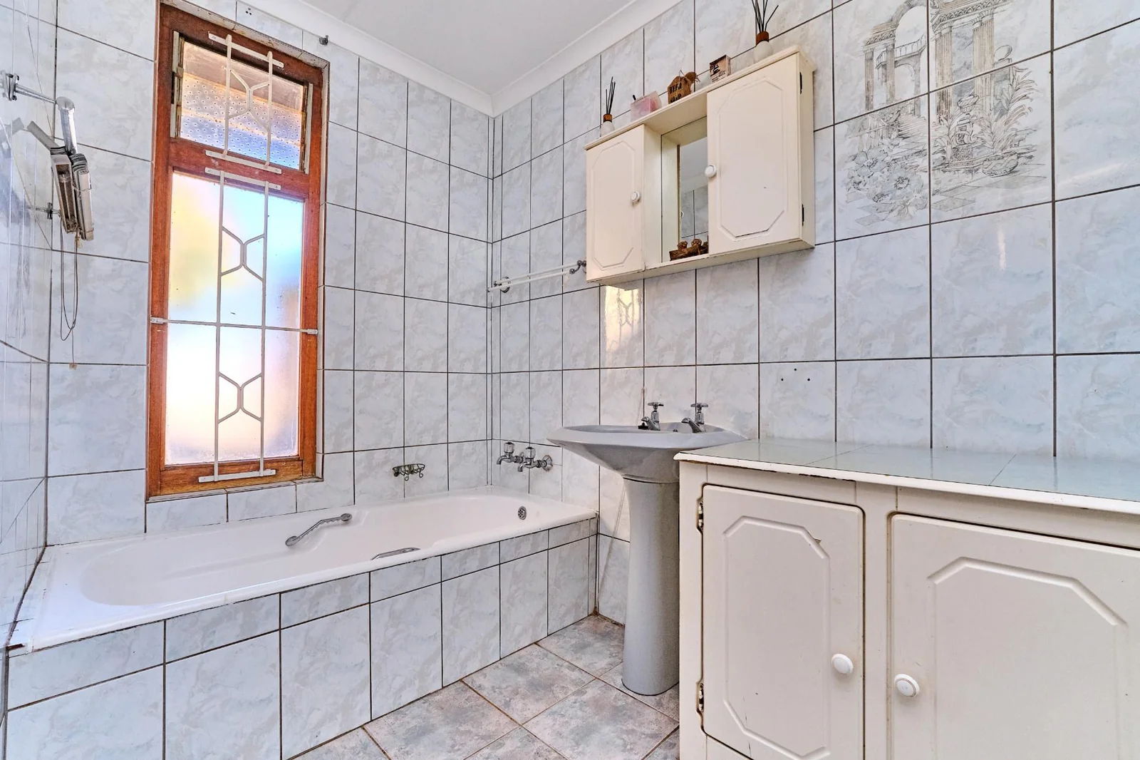 Charming 3 – 4 Bedroom Home with Flatlet Potential and Awesome Entertainment Area.