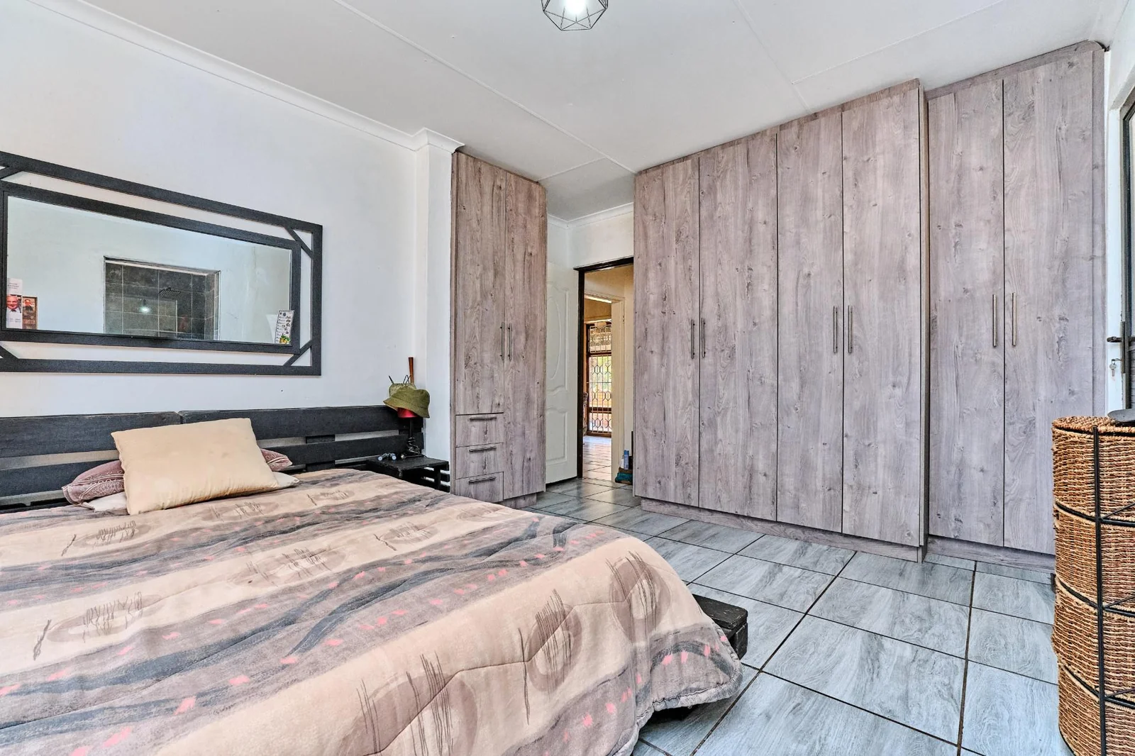 Charming 3 – 4 Bedroom Home with Flatlet Potential and Awesome Entertainment Area.