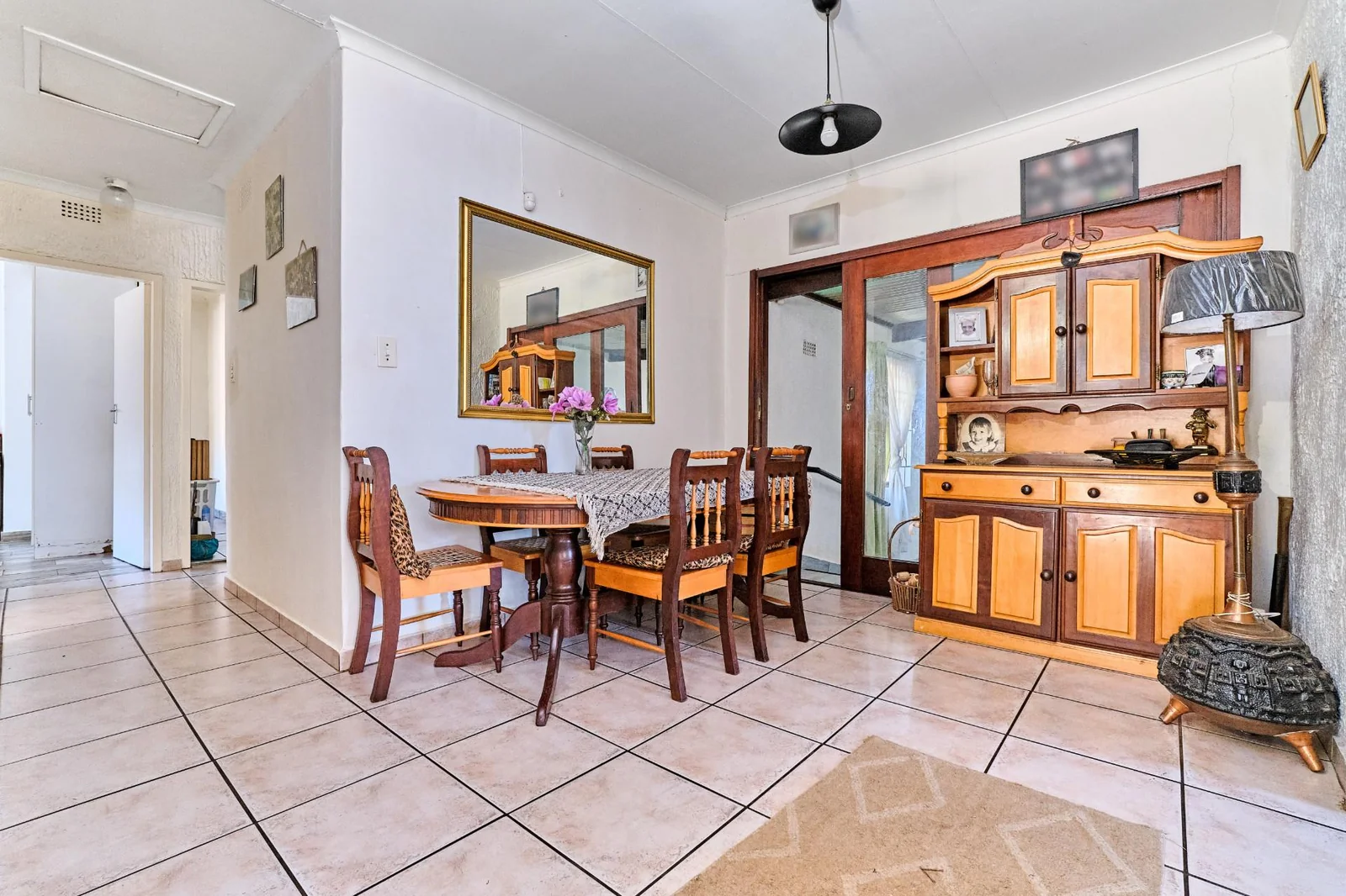 Charming 3 – 4 Bedroom Home with Flatlet Potential and Awesome Entertainment Area.