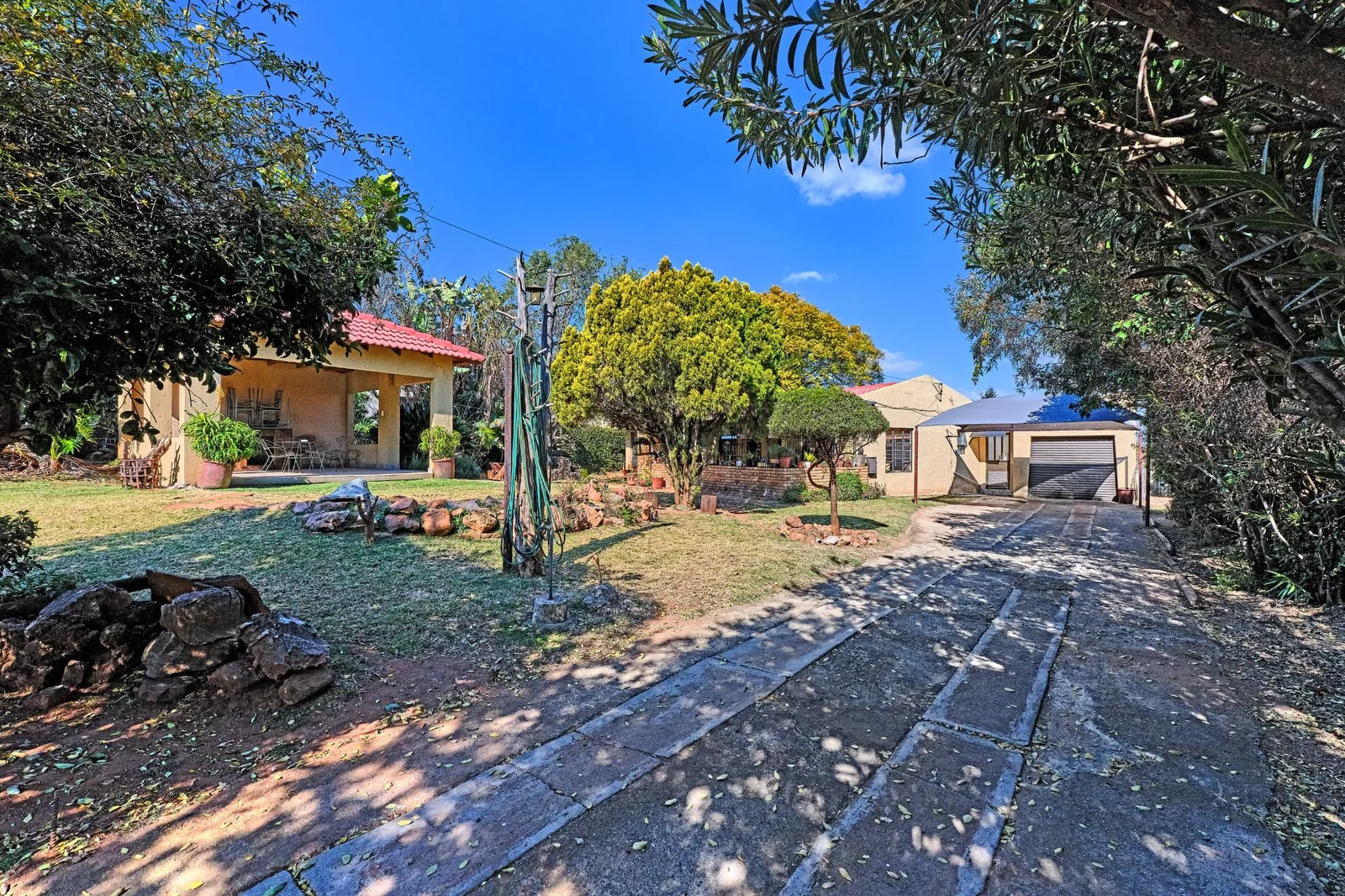 Charming 3 – 4 Bedroom Home with Flatlet Potential and Awesome Entertainment Area.
