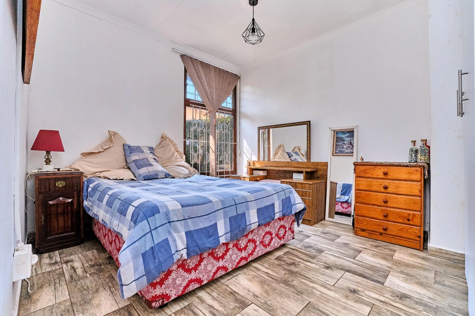 Charming 3 – 4 Bedroom Home with Flatlet Potential and Awesome Entertainment Area.