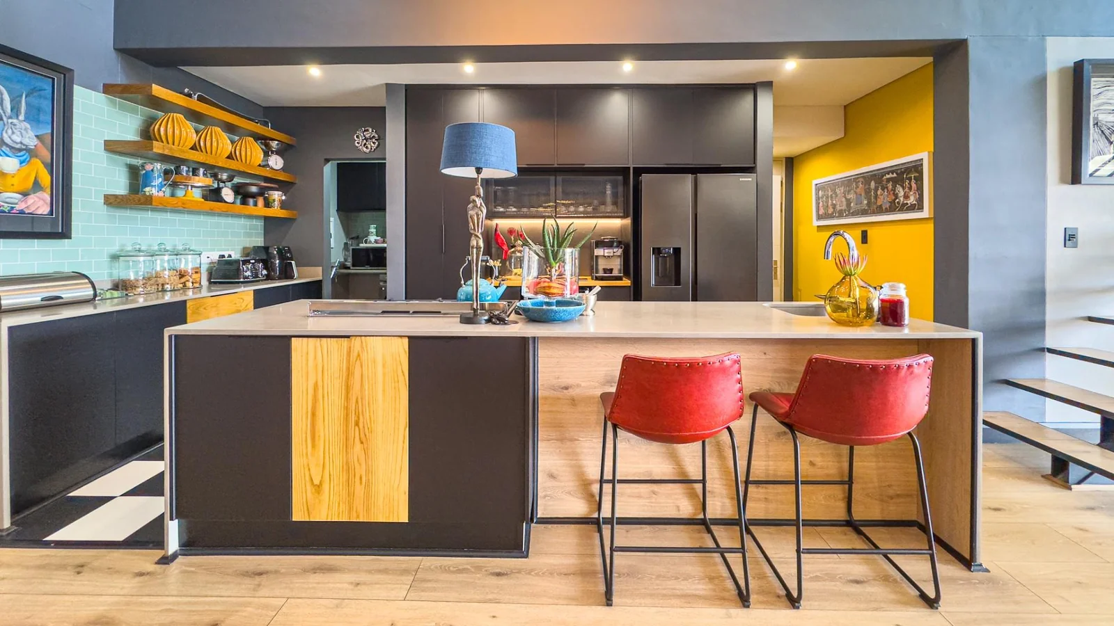 THE TOP BILLING, LUXURY LOCK-UP-AND-GO PENTHOUSE FOR PROFESSIONALS.  NO LOADSHEDDING