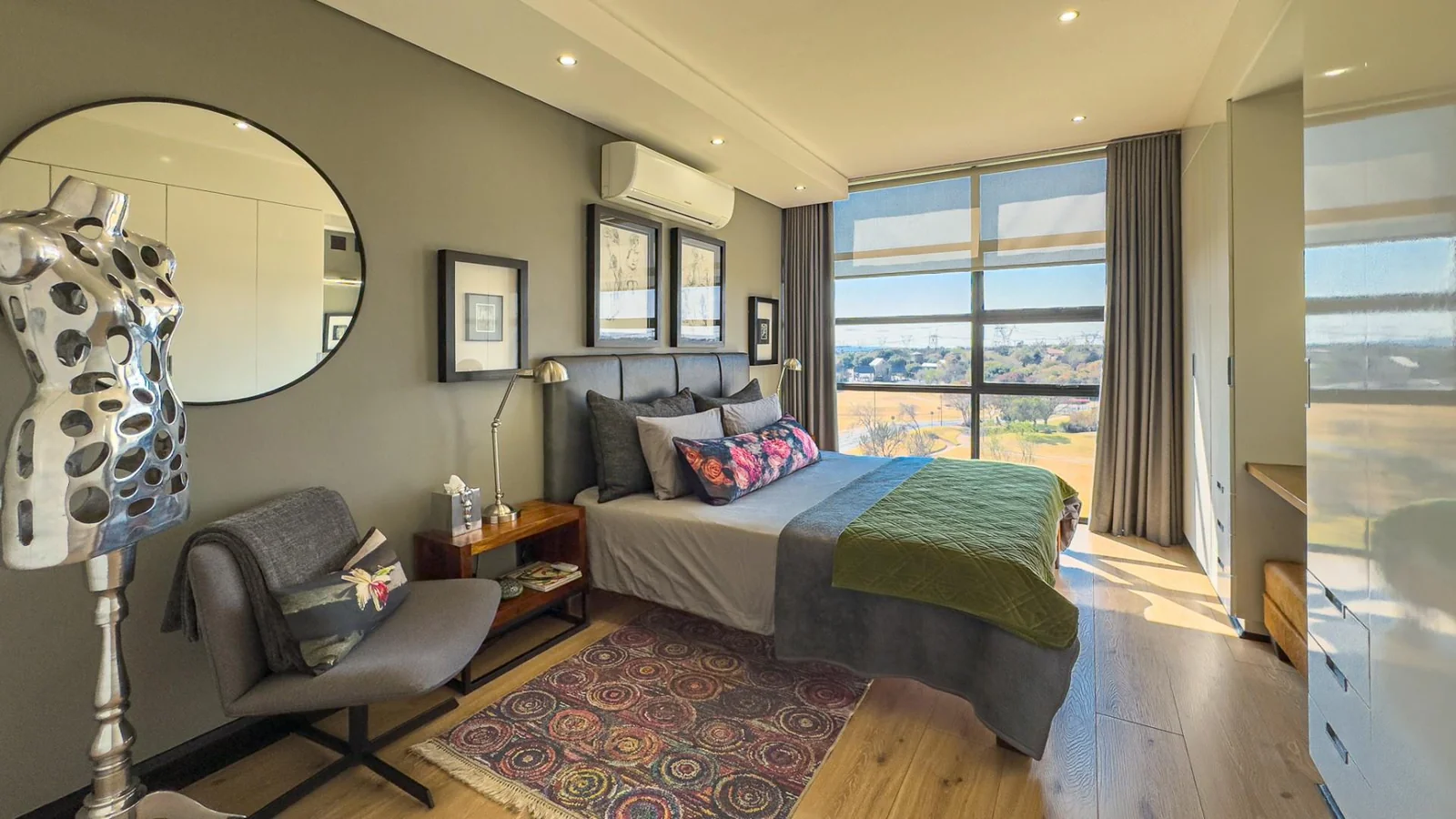 THE TOP BILLING, LUXURY LOCK-UP-AND-GO PENTHOUSE FOR PROFESSIONALS.  NO LOADSHEDDING