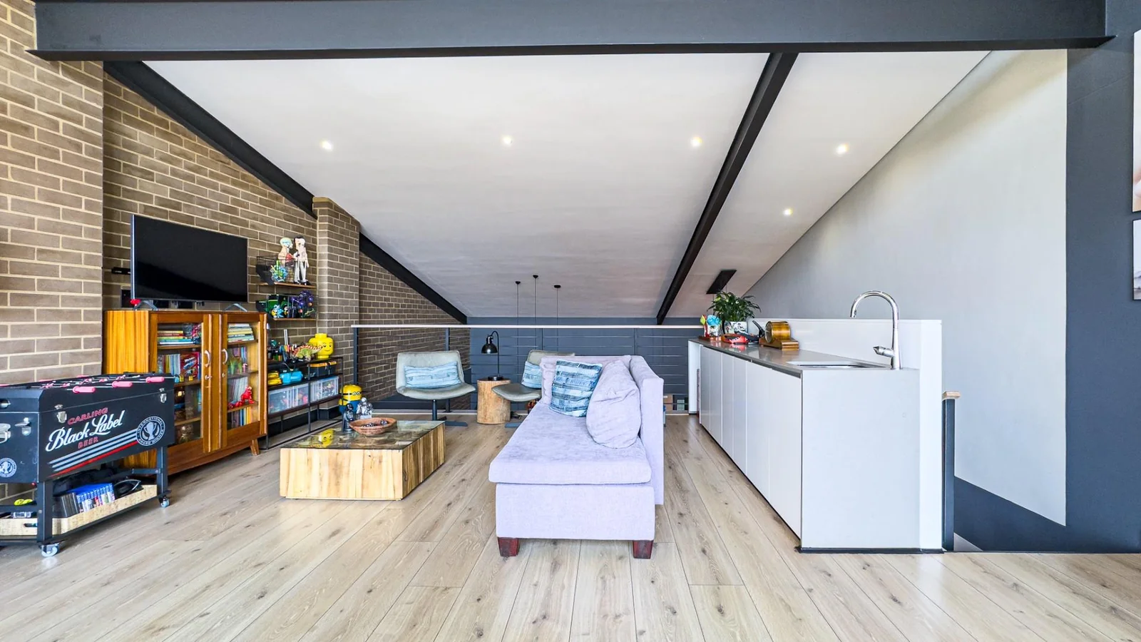 THE TOP BILLING, LUXURY LOCK-UP-AND-GO PENTHOUSE FOR PROFESSIONALS.  NO LOADSHEDDING