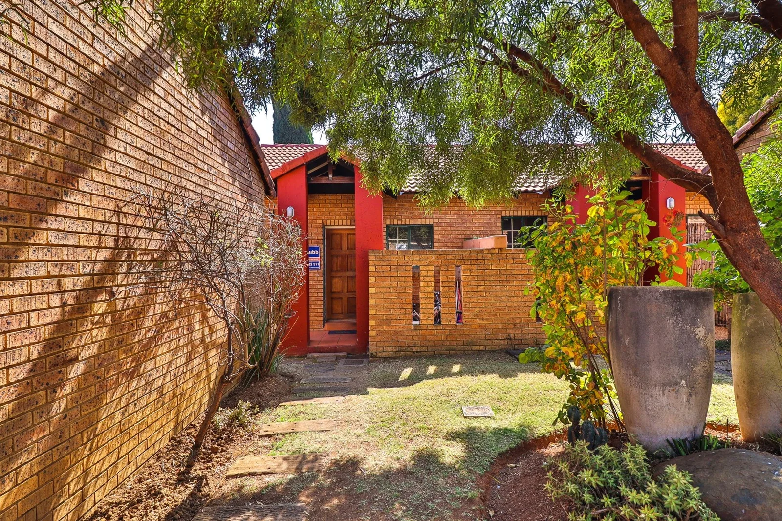 A HOME TO COME HOME TO ..... SIMPLEX IN SECURITY ESTATE!