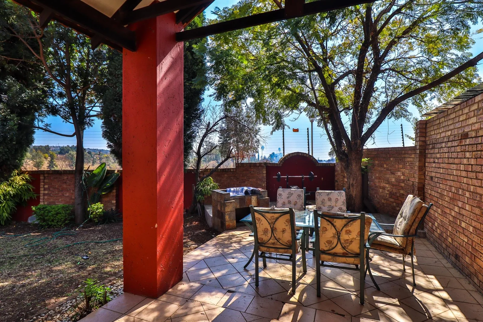 A HOME TO COME HOME TO ..... SIMPLEX IN SECURITY ESTATE!