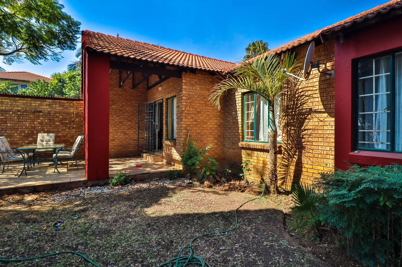 A HOME TO COME HOME TO ..... SIMPLEX IN SECURITY ESTATE!