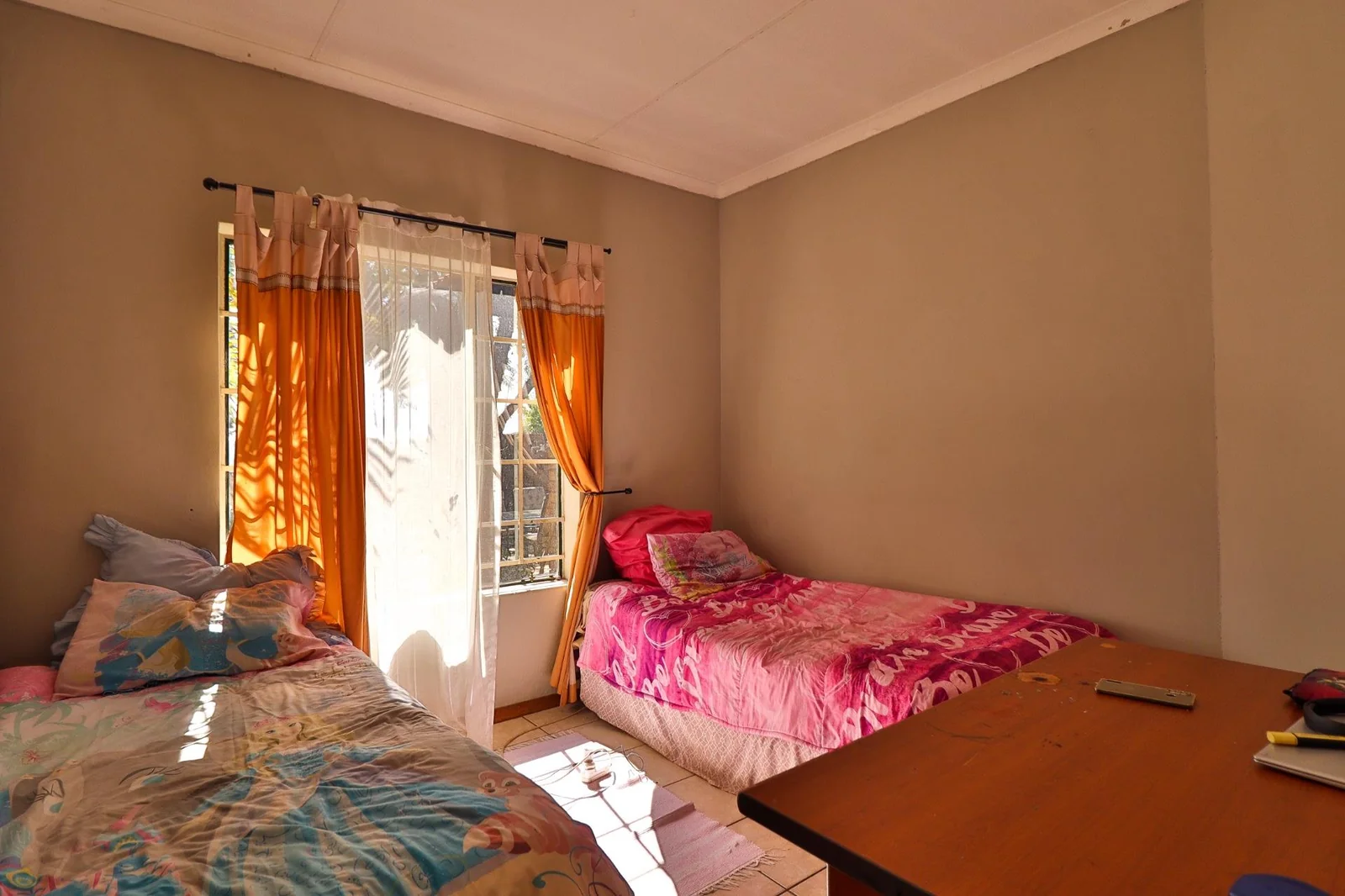 A HOME TO COME HOME TO ..... SIMPLEX IN SECURITY ESTATE!