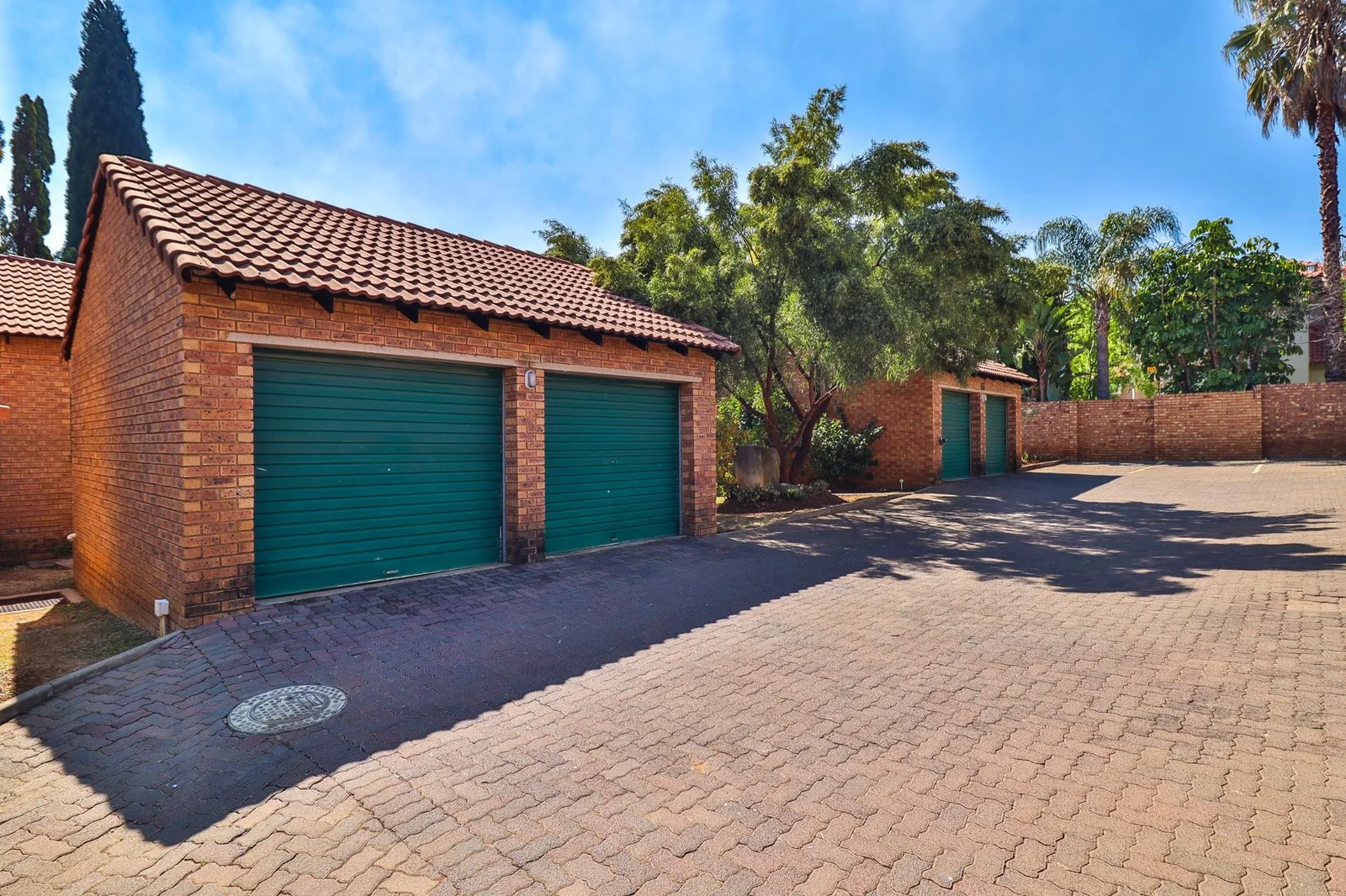 A HOME TO COME HOME TO ..... SIMPLEX IN SECURITY ESTATE!