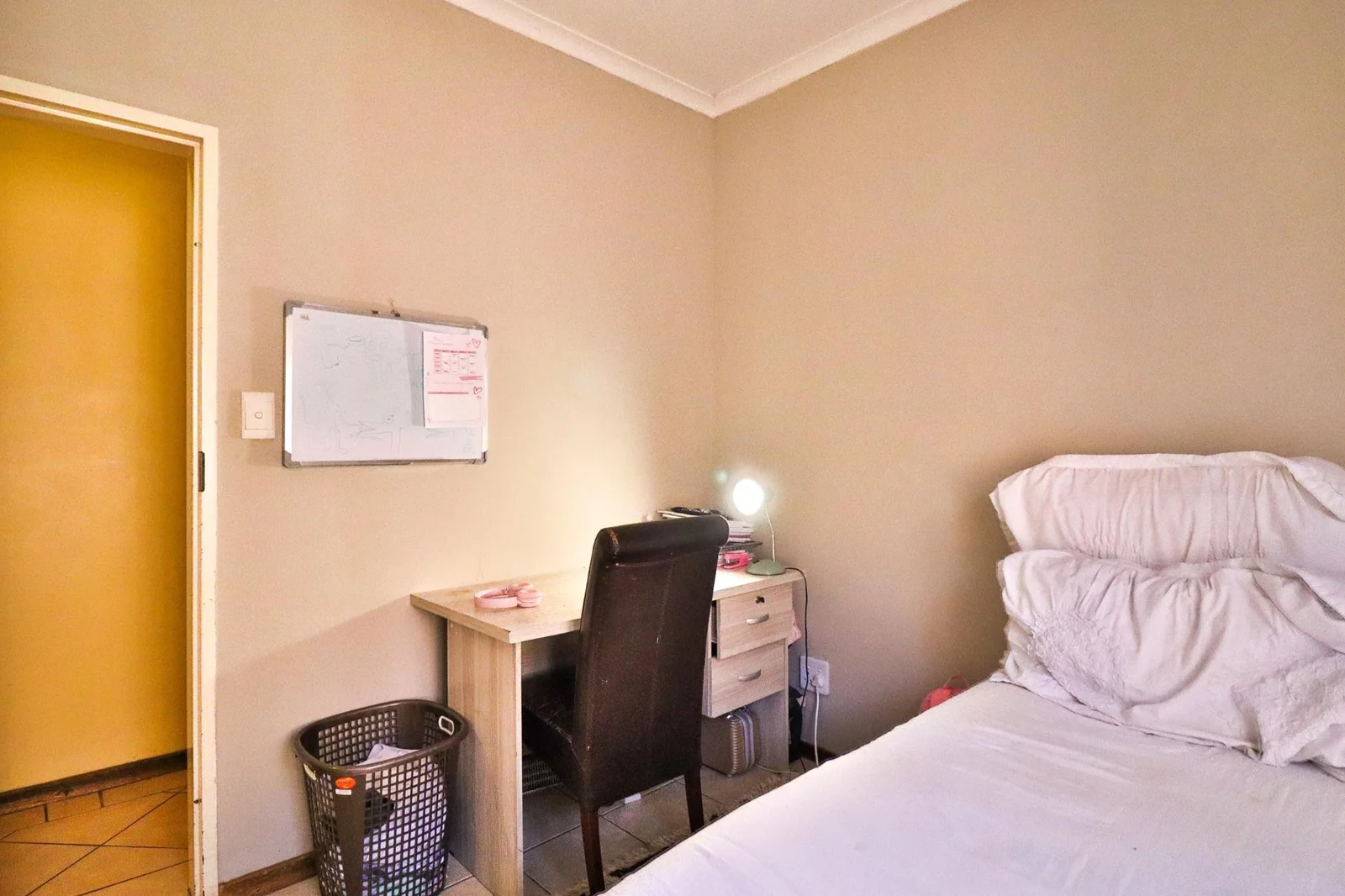 A HOME TO COME HOME TO ..... SIMPLEX IN SECURITY ESTATE!