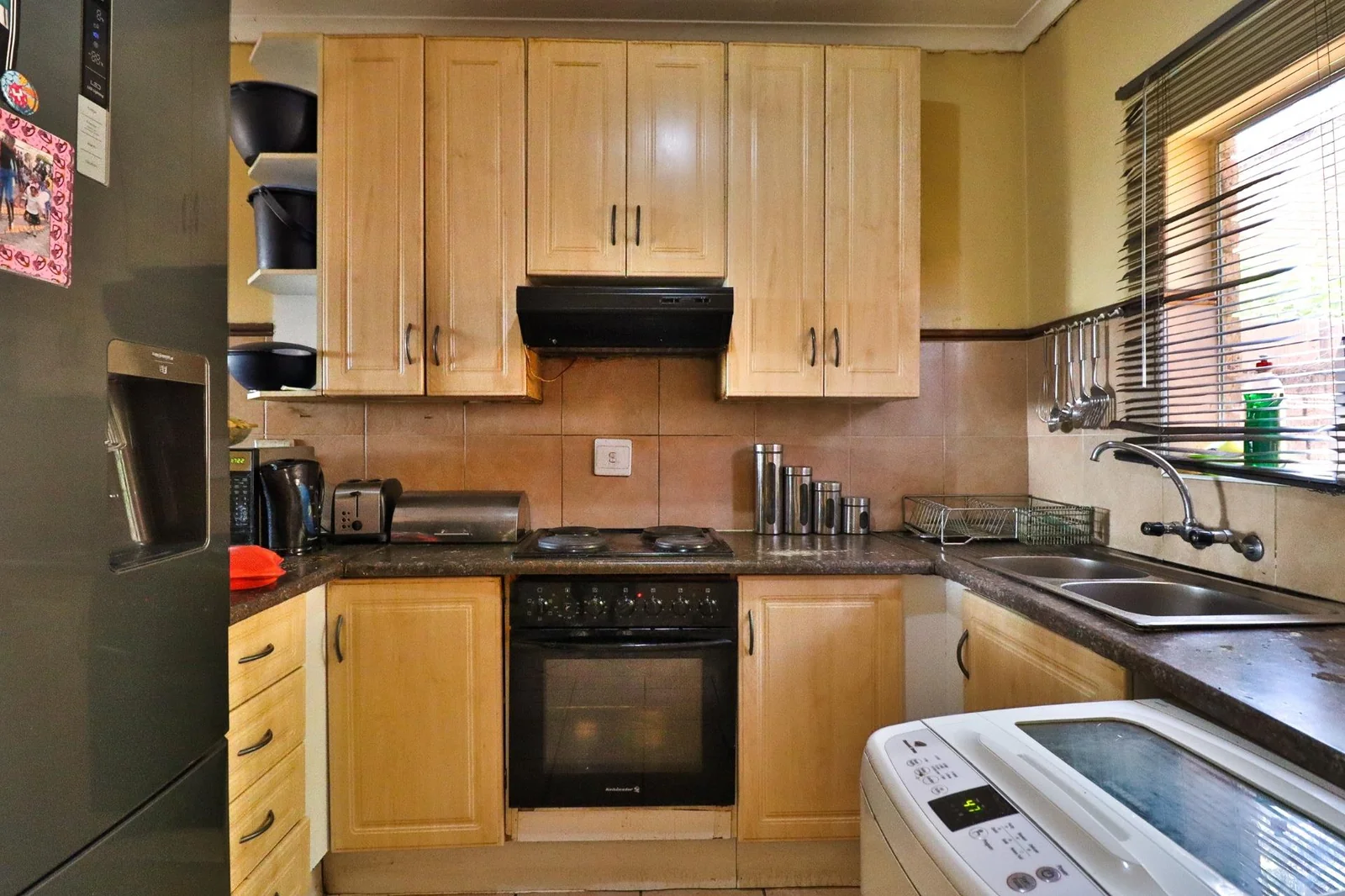 A HOME TO COME HOME TO ..... SIMPLEX IN SECURITY ESTATE!