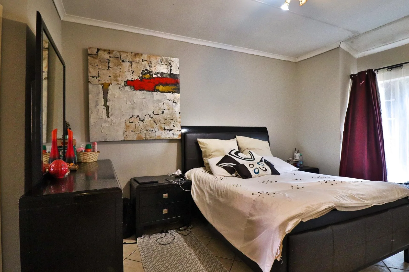 A HOME TO COME HOME TO ..... SIMPLEX IN SECURITY ESTATE!