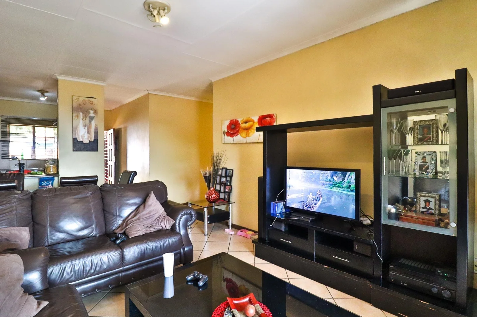 A HOME TO COME HOME TO ..... SIMPLEX IN SECURITY ESTATE!