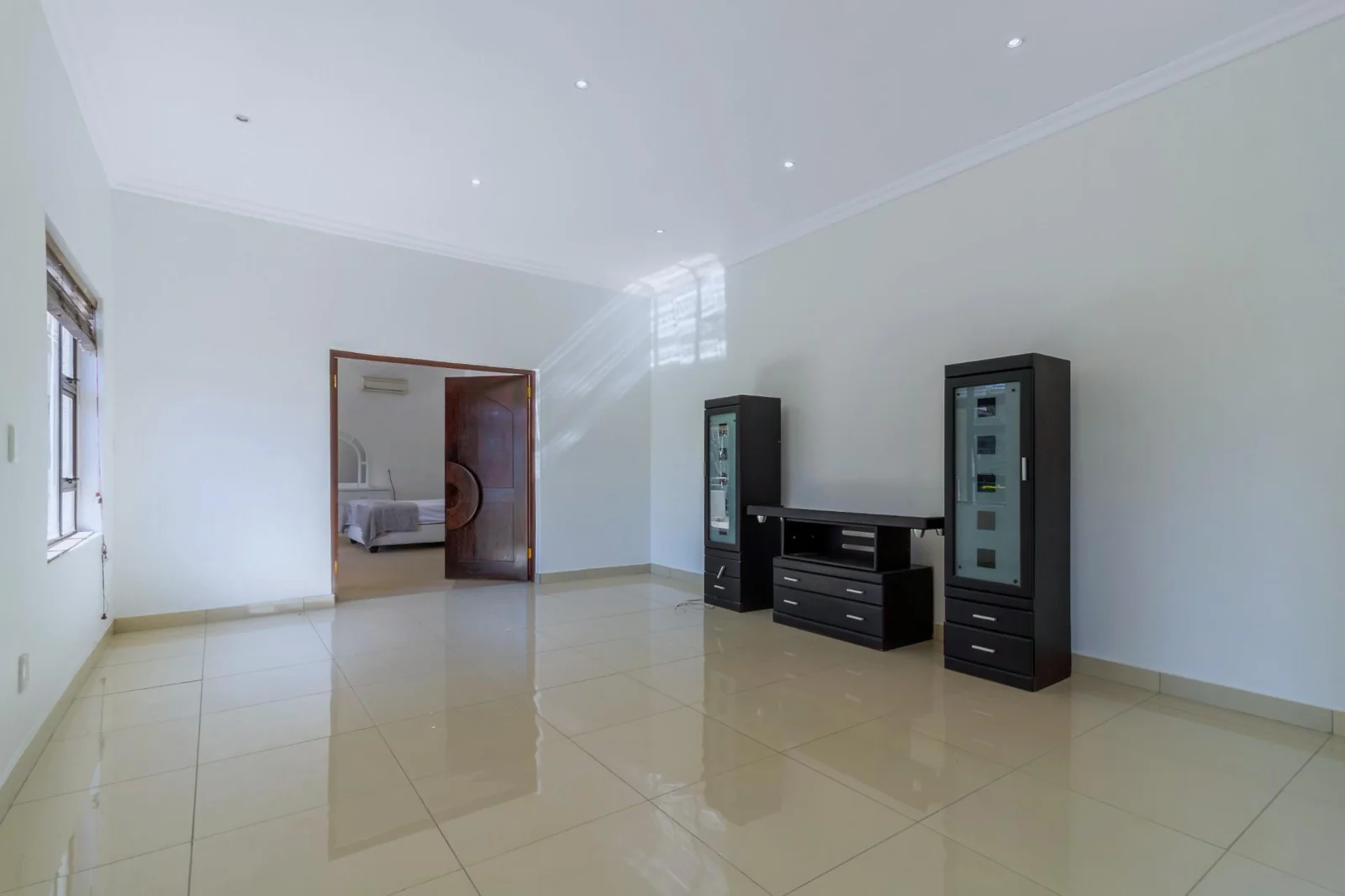 Six bedrooms, Six bathroos House for Sale in Summerset