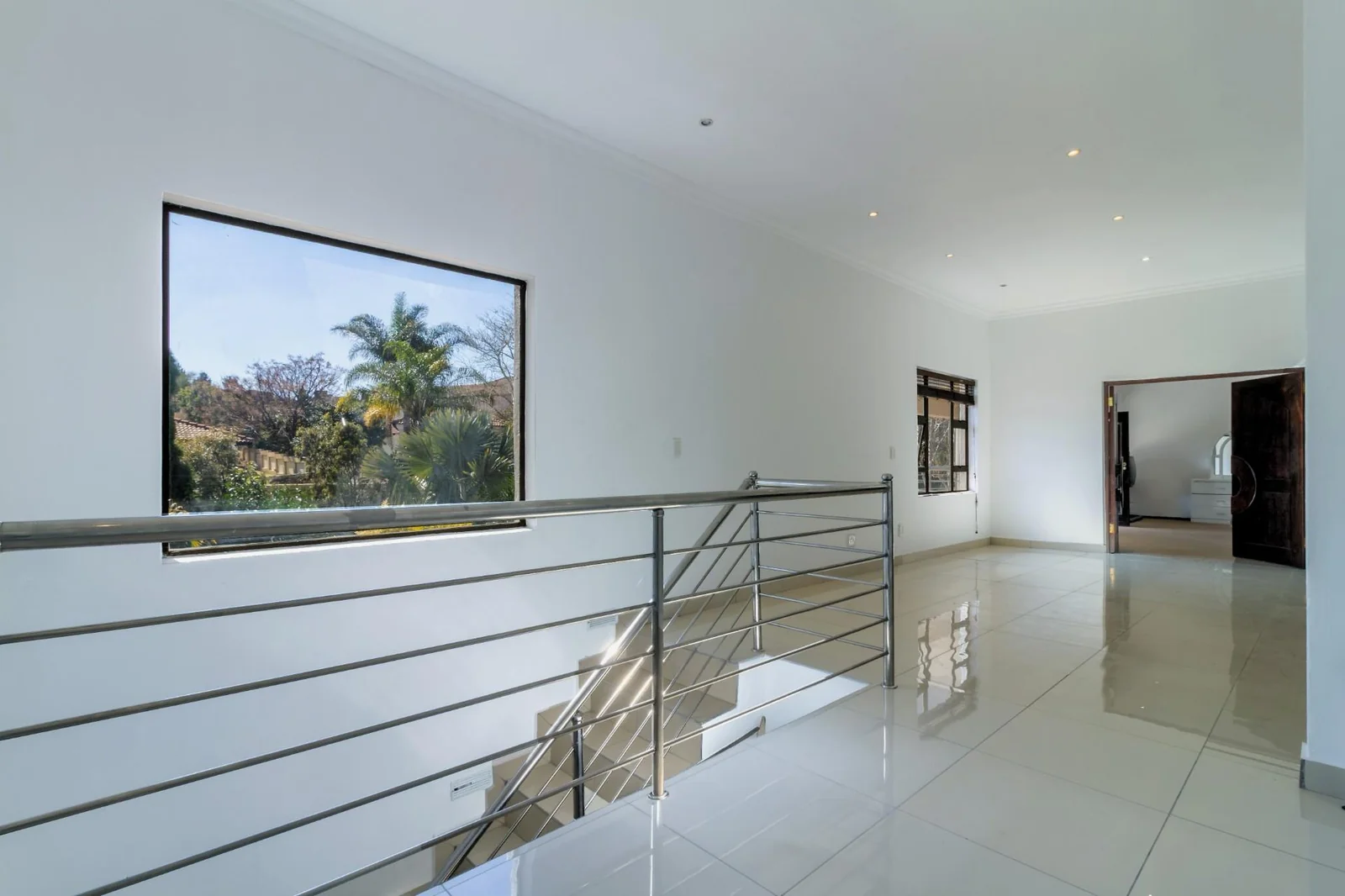 Six bedrooms, Six bathroos House for Sale in Summerset