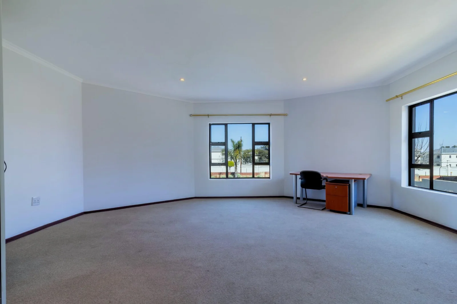 Six bedrooms, Six bathroos House for Sale in Summerset