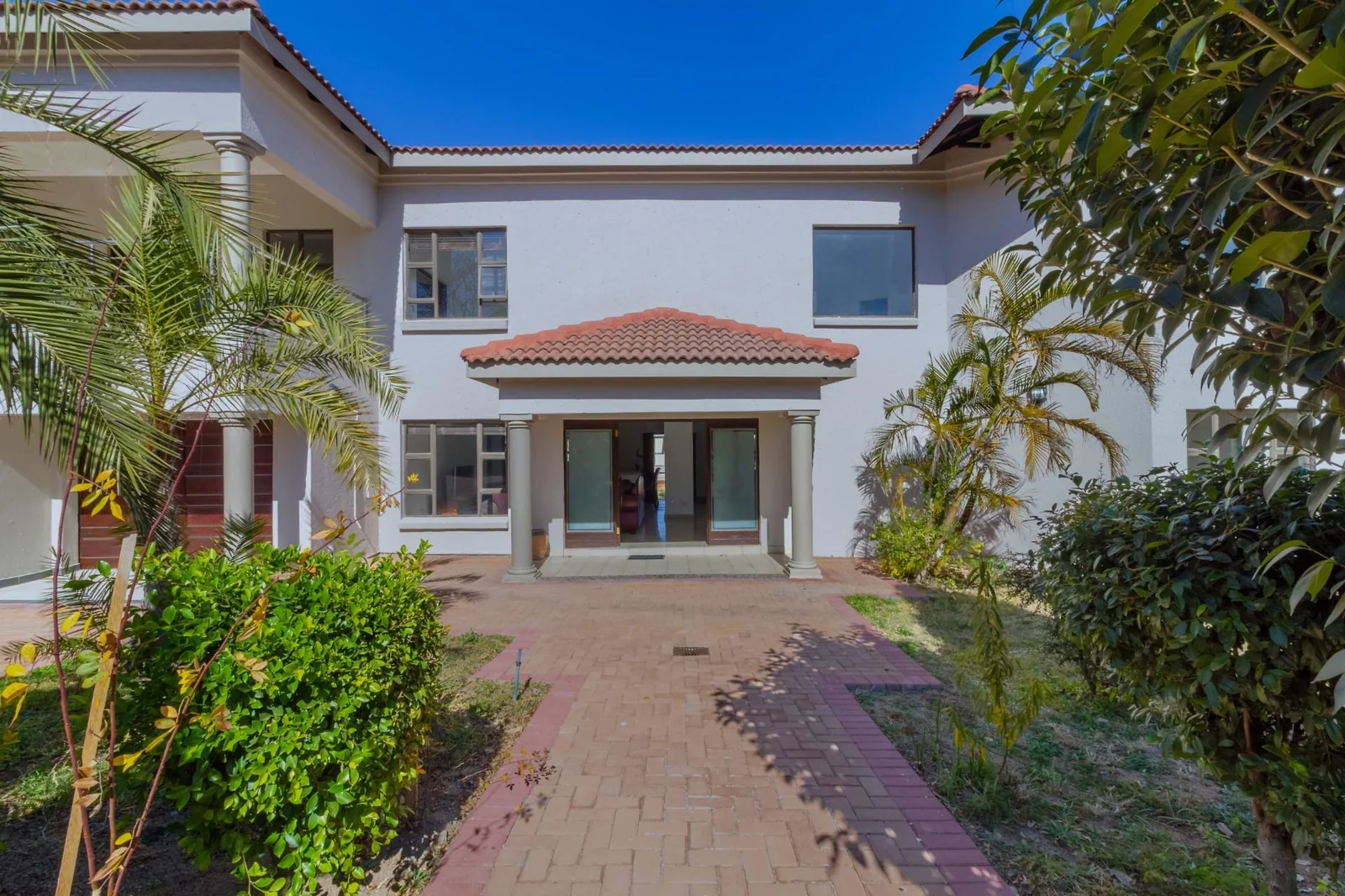 Six bedrooms, Six bathroos House for Sale in Summerset