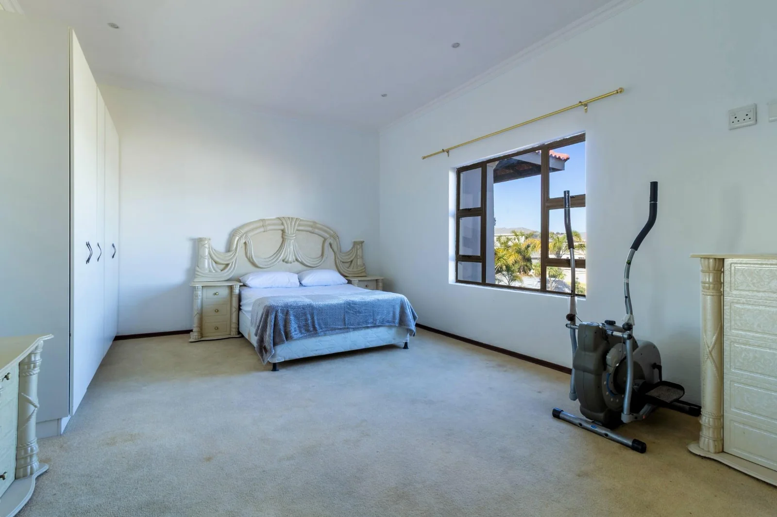 Six bedrooms, Six bathroos House for Sale in Summerset