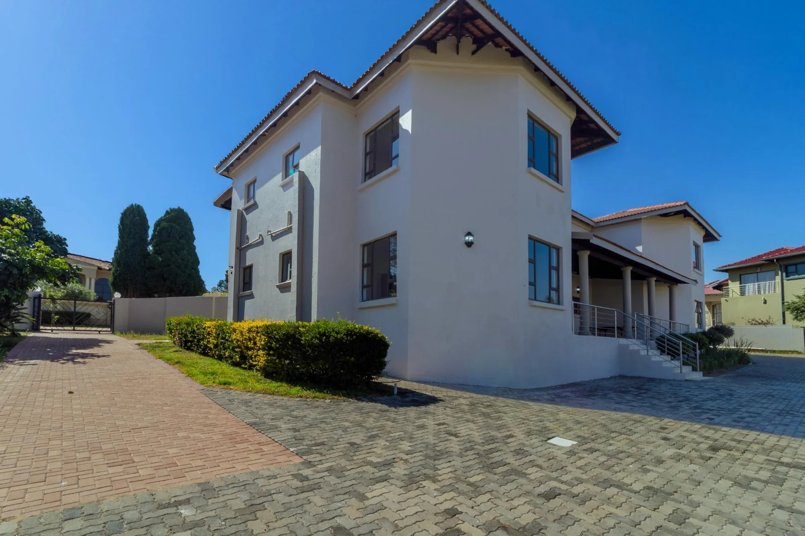 Six bedrooms, Six bathroos House for Sale in Summerset