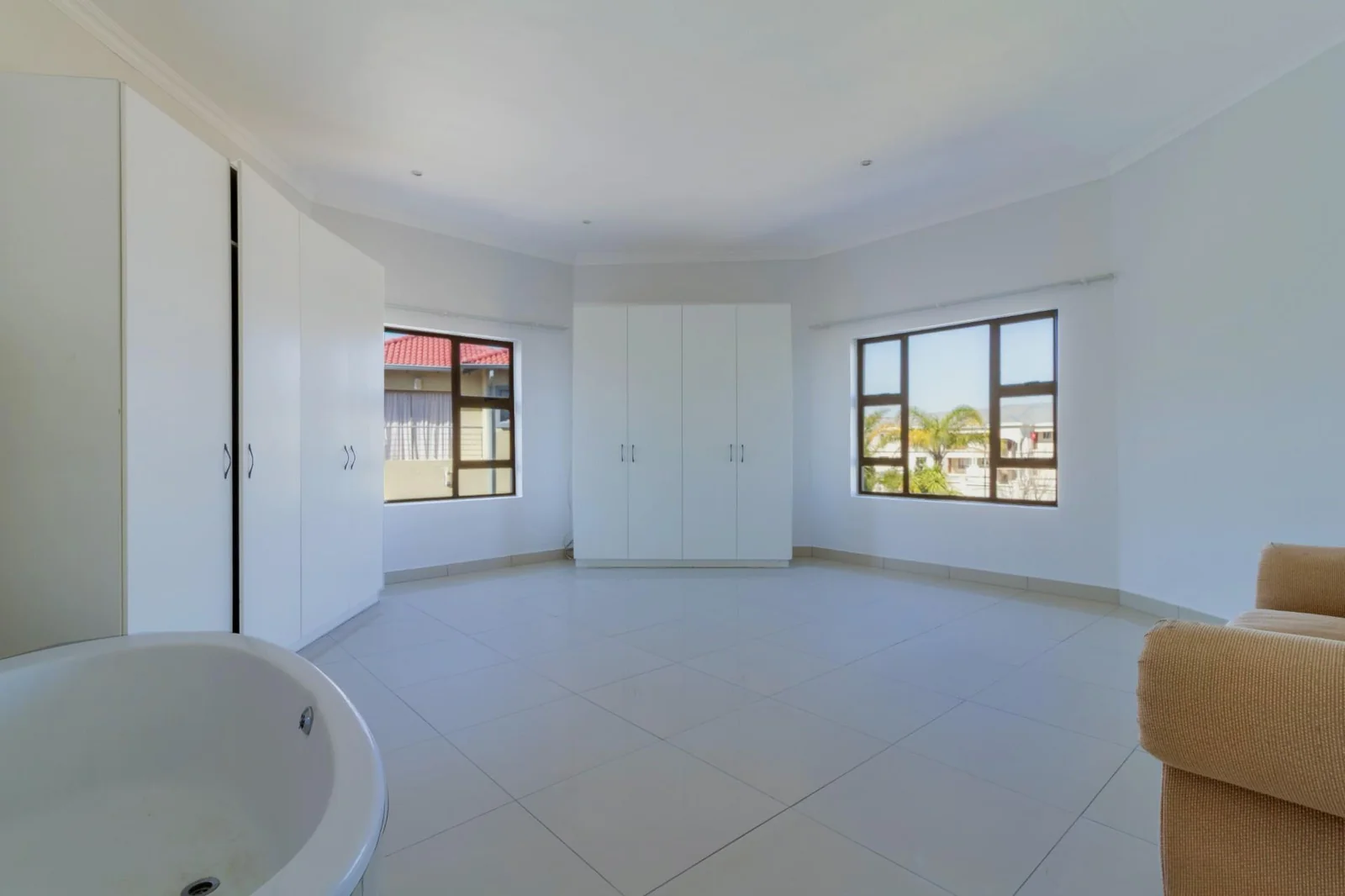 Six bedrooms, Six bathroos House for Sale in Summerset