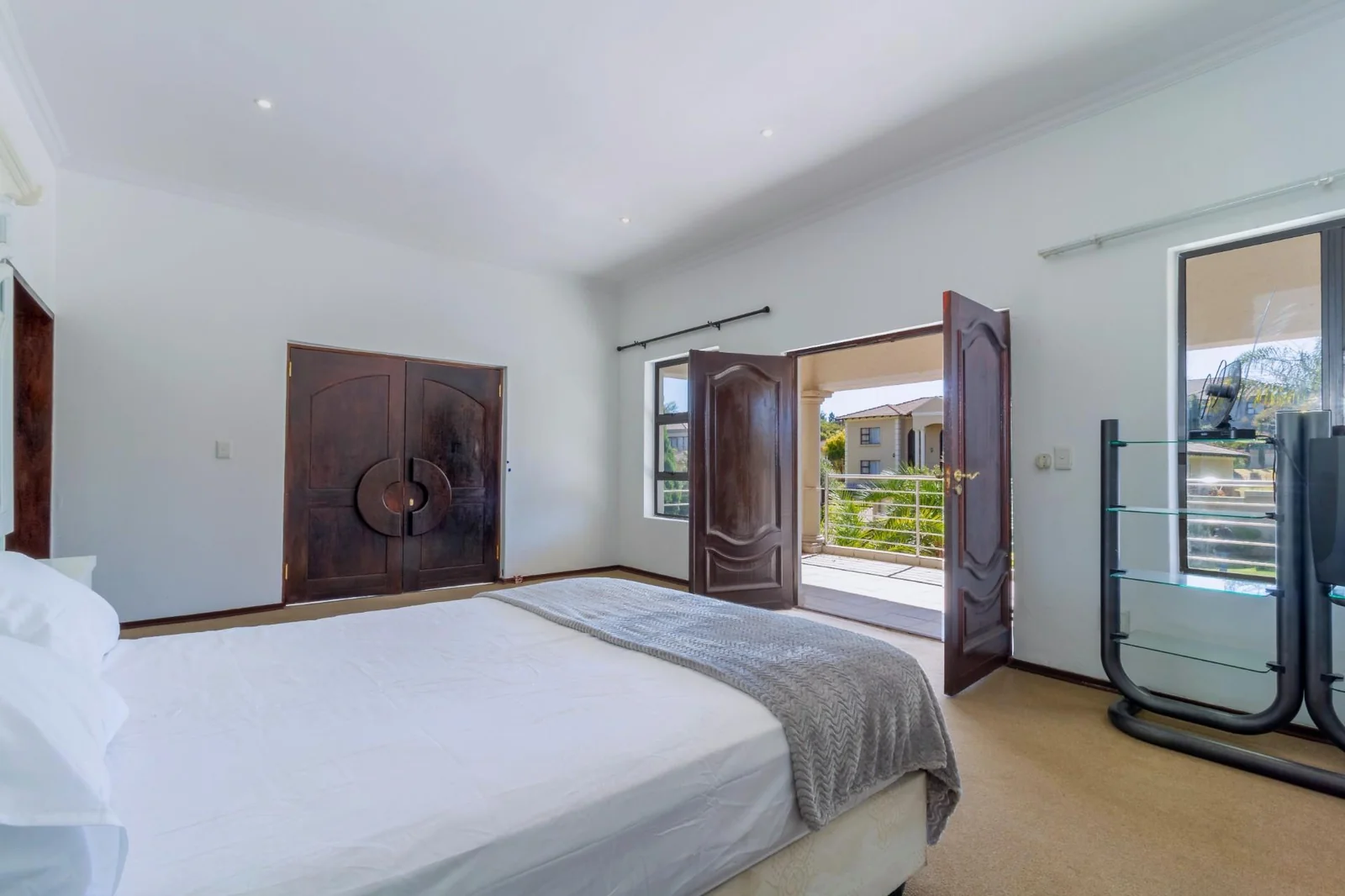 Six bedrooms, Six bathroos House for Sale in Summerset