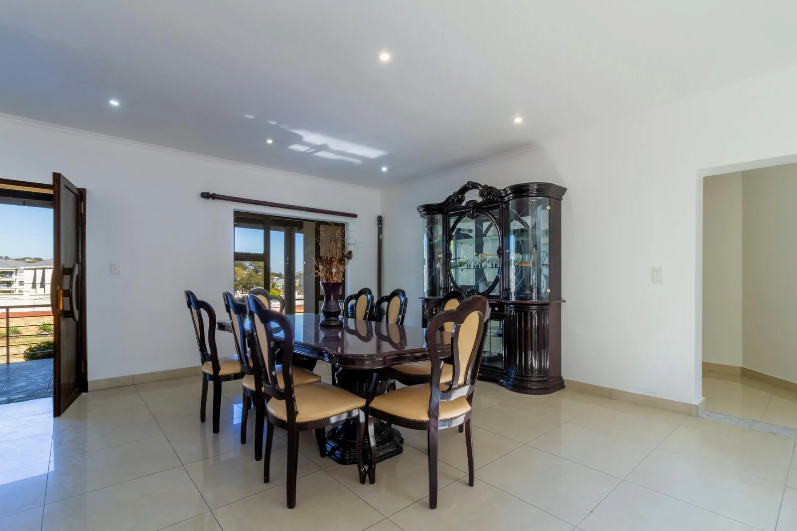 Six bedrooms, Six bathroos House for Sale in Summerset