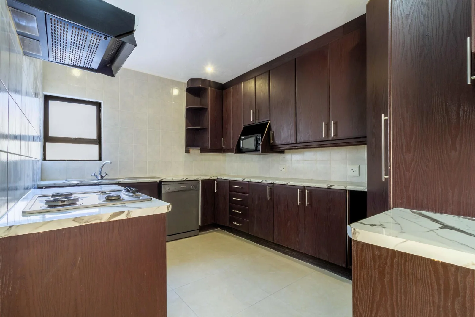 Six bedrooms, Six bathroos House for Sale in Summerset