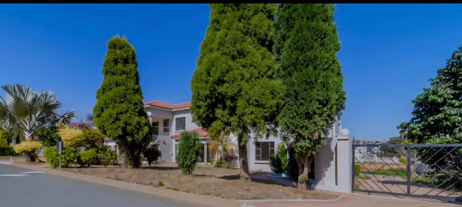 Six bedrooms, Six bathroos House for Sale in Summerset