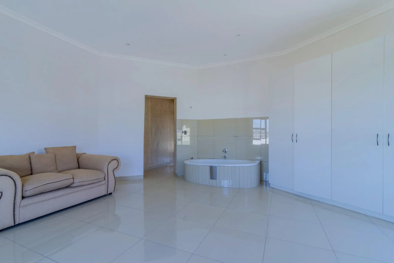 Six bedrooms, Six bathroos House for Sale in Summerset