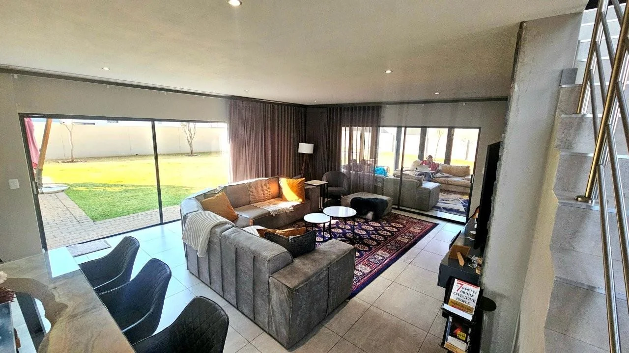 MODERN FINISHES, POOL, BIG PATIO LOTS OF LIGHT THAT FLOWS INTO THE KITCHEN, DINING AND LIVING AREAS.